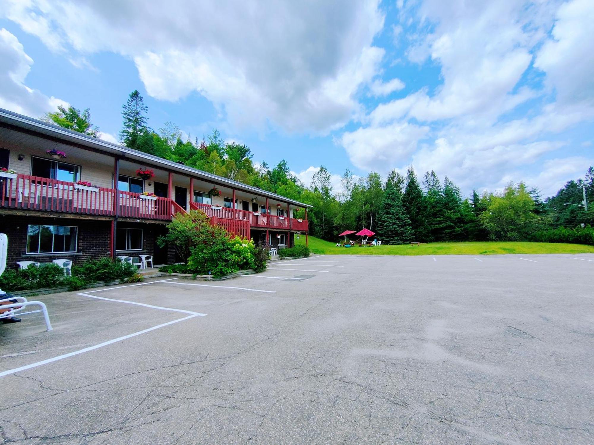 Motel Le Radisson De Val-David Luaran gambar