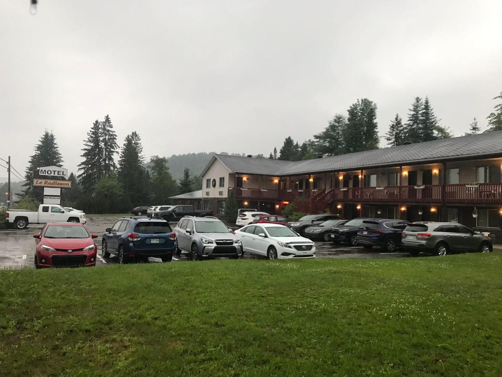 Motel Le Radisson De Val-David Luaran gambar